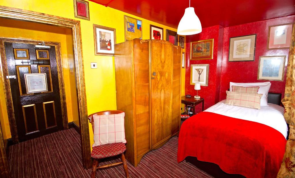 Fifteens of Chester - Resim 12