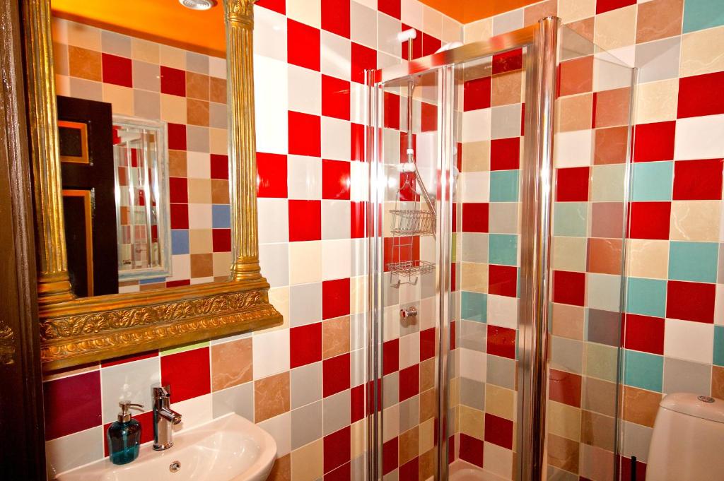 Fifteens of Chester - Resim 6