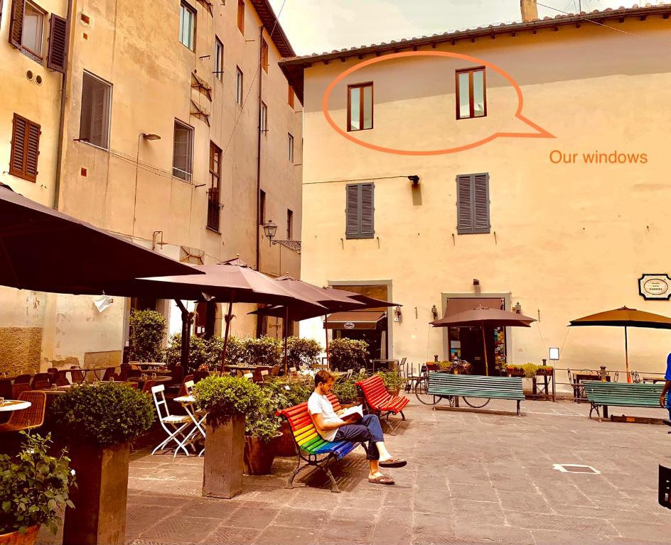 Bazén v ubytovaní UFFIZI & SANTO SPIRITO Family/Groups Apartment alebo v jeho blízkosti