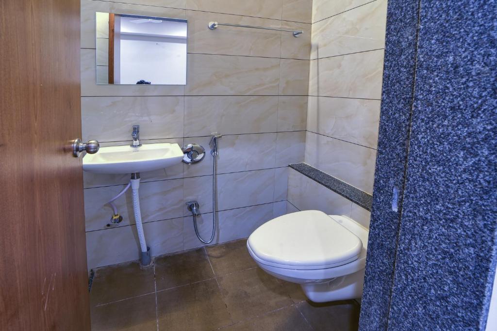 Koupelna v ubytování Hotel TrushaDham Near to Mahalaxmi Temple Kolhapur