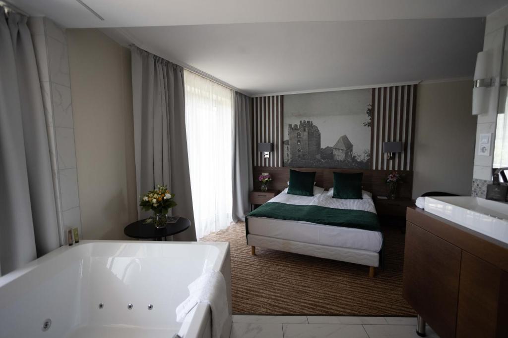 Postel nebo postele na pokoji v ubytování Thermal Hotel Visegrád