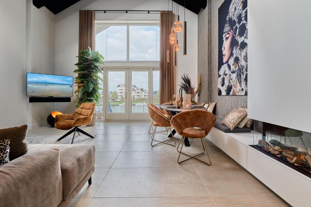 a living room with a couch and a table at Nomad Water Lodge in Harderwijk