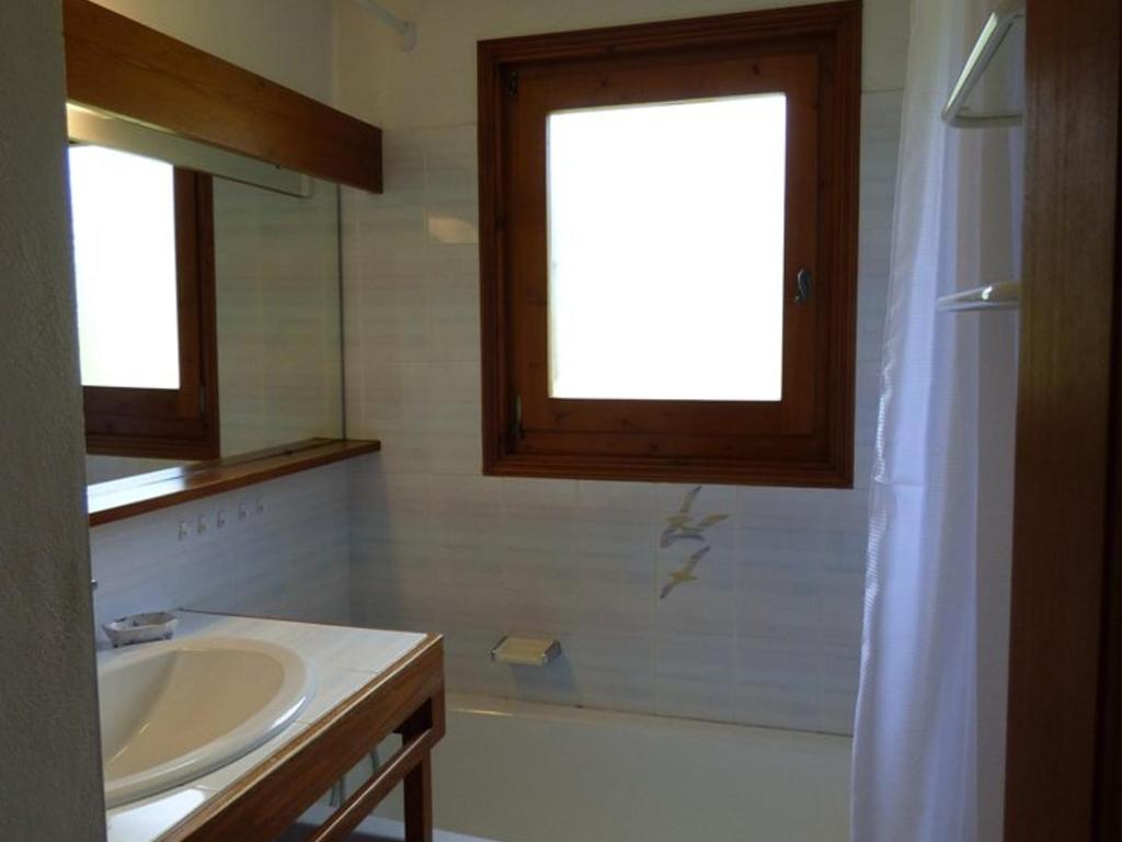 a bathroom with a sink and a window and a tub at Appartement Megève, 4 pièces, 8 personnes - FR-1-597-22 in Megève