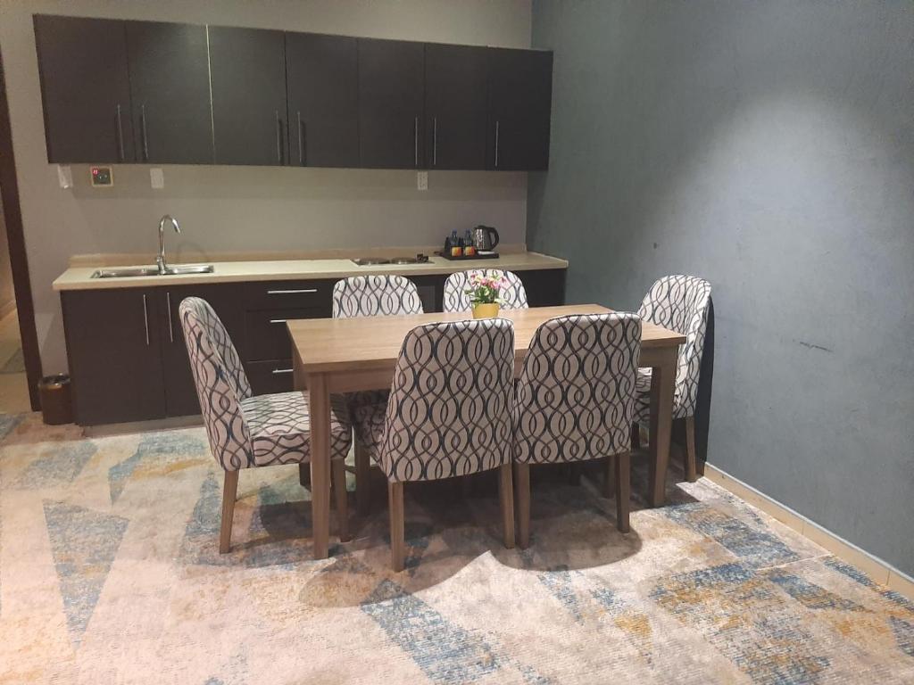 Kuchyň nebo kuchyňský kout v ubytování Swat Olaya Hotel Apartments
