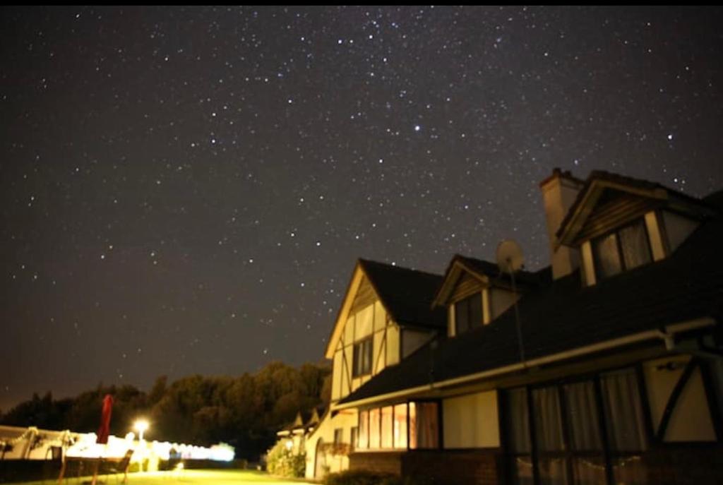 skyline mountain view Lodge up to 16 people - Resim 16