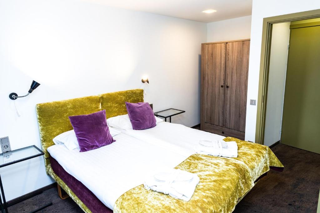 Postel nebo postele na pokoji v ubytování HOF HOTEL