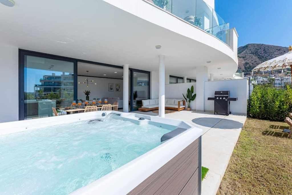 a large swimming pool in a house with a patio at 797 HOLIDAY RENTALS - Lujoso apartamento para 6 con jacuzzi en Higueron in Málaga