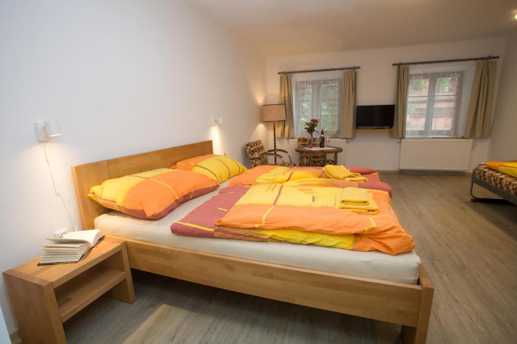 Łóżko lub łóżka w pokoju w obiekcie apartmany Zak