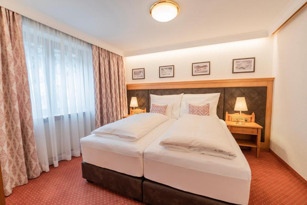 Postel nebo postele na pokoji v ubytování Hotel Ulli