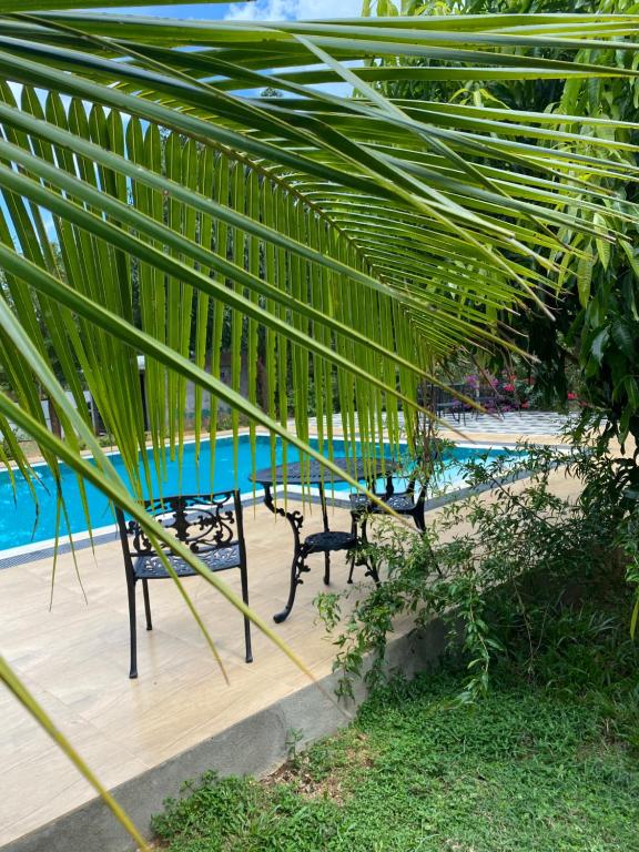 Bazén v ubytování Sapphire Garden Hotel nebo v jeho okolí