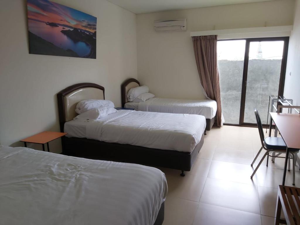 Hotel Larensia - Standard Triple Room