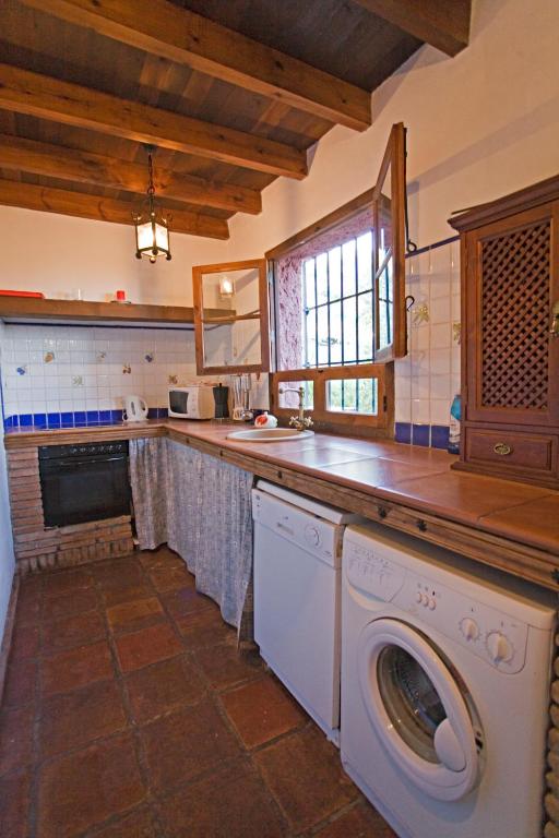 Kuchyň nebo kuchyňský kout v ubytování Villa La Torre Rocabella