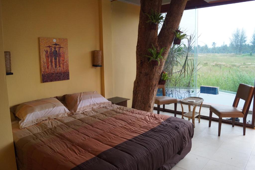 Postel nebo postele na pokoji v ubytování RELAX ECO Life Center - Khao lak