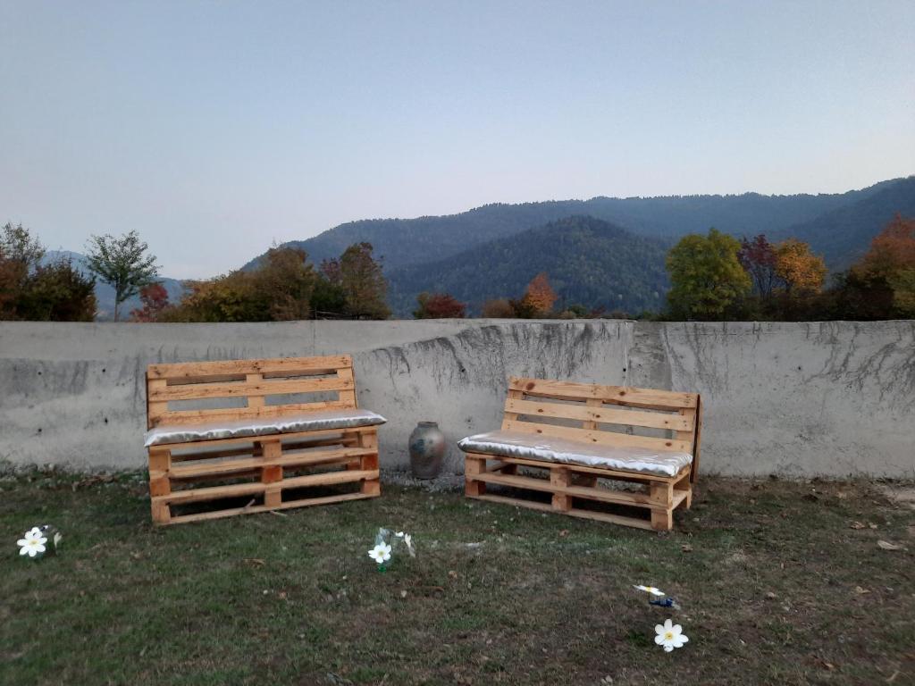 Nespecifikovaný výhled na hory nebo výhled na hory při pohledu z vily