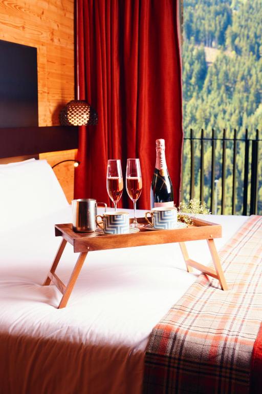 Postel nebo postele na pokoji v ubytování Park Piolets MountainHotel & Spa
