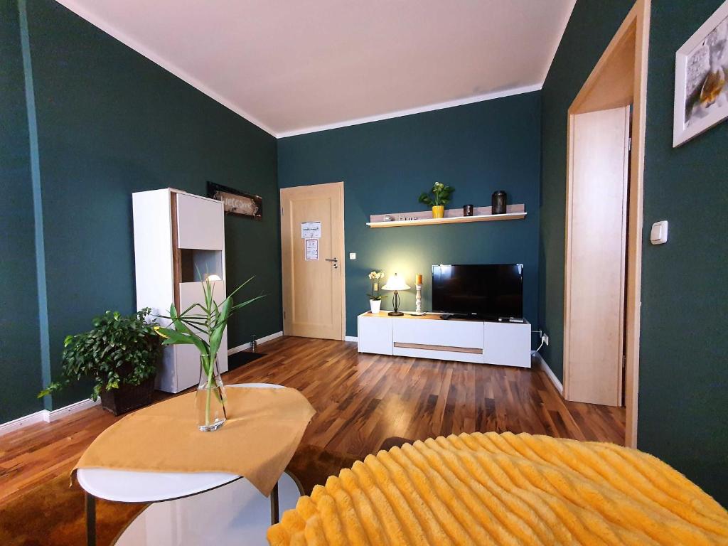 TV a/nebo společenská místnost v ubytování Gasthaus "Burgstieg"