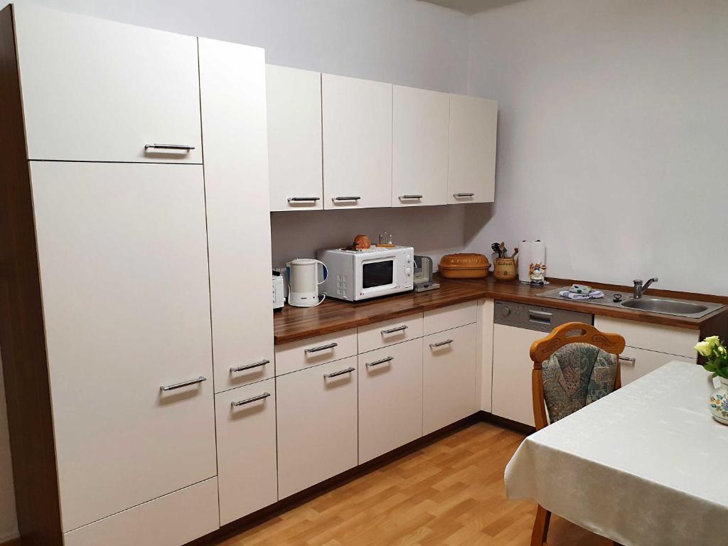 Kuchyň nebo kuchyňský kout v ubytování Ferienwohnung Walpurga