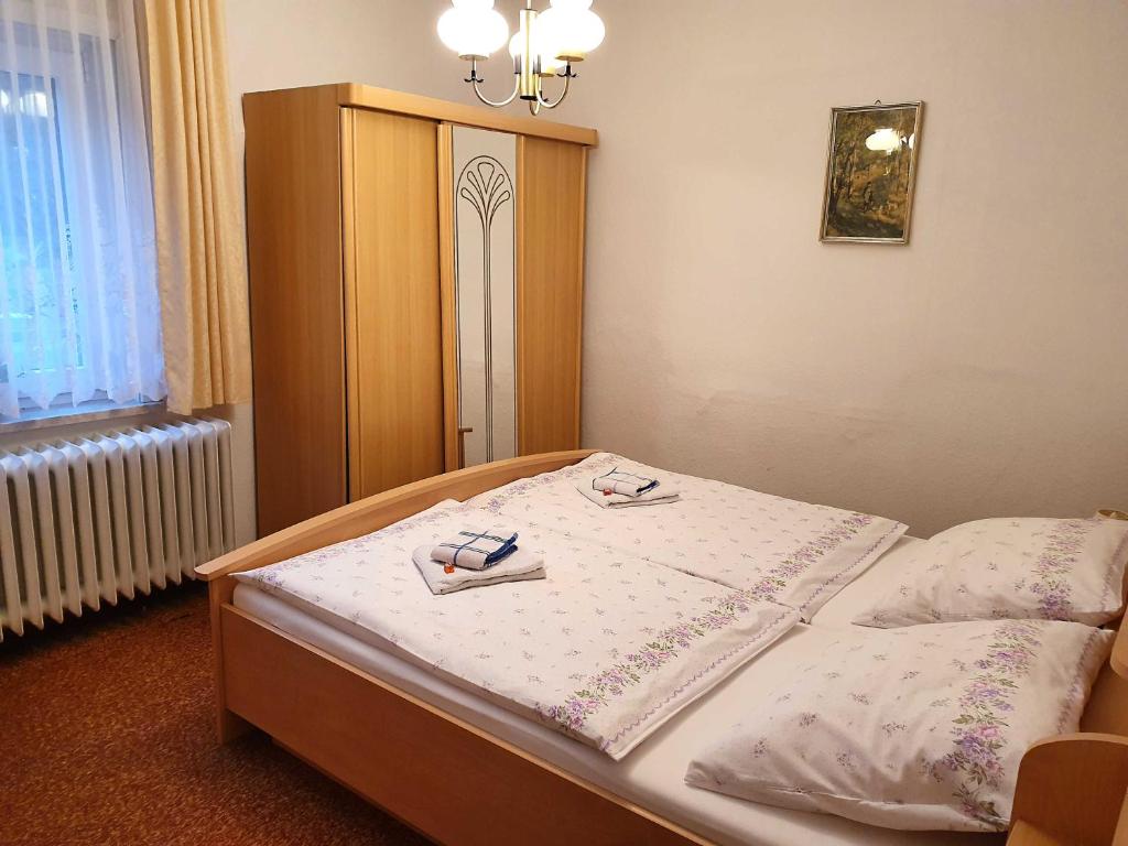 Postel nebo postele na pokoji v ubytování Ferienwohnung Walpurga