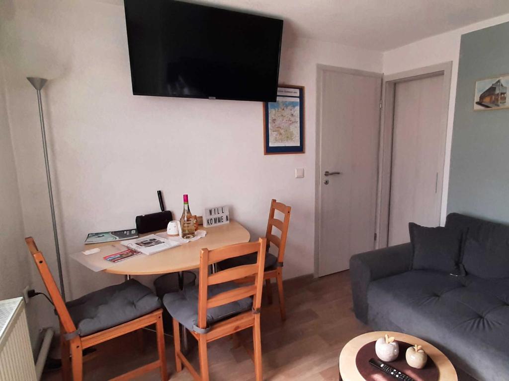 TV a/nebo společenská místnost v ubytování Ferienwohnung Schenk