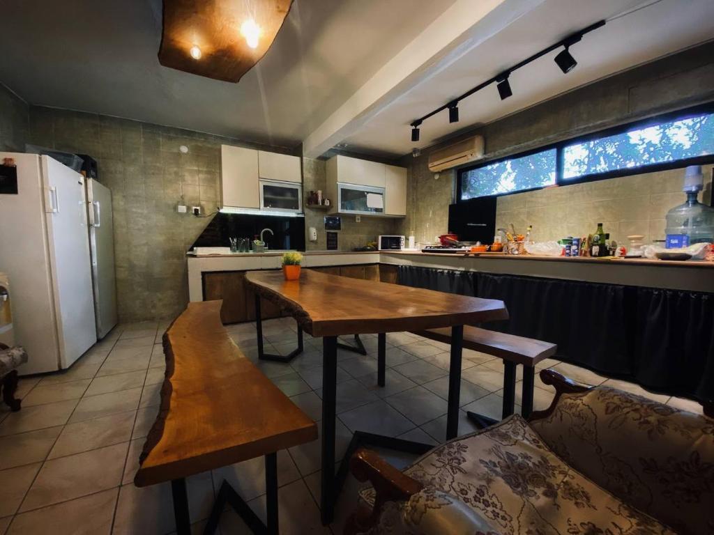 Kuchyň nebo kuchyňský kout v ubytování CAMP&HOSTEL Antalya