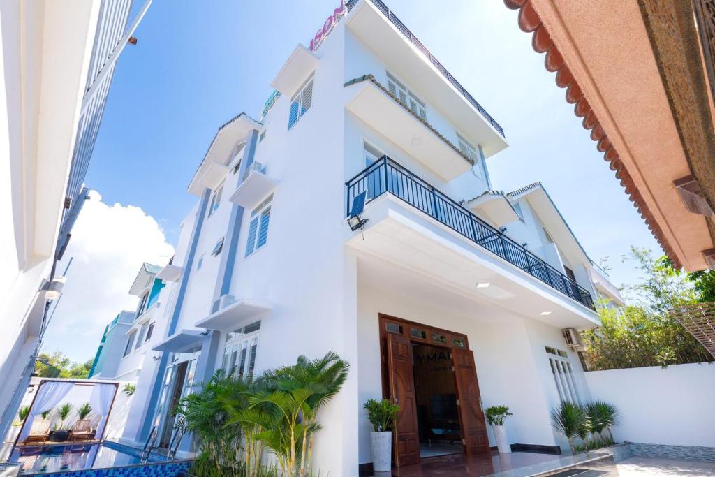 a view of the front of a white building at T-Maison Boutique Villa, with Pool, Karaoke, Billiards, near beach, Vung Tau in Vung Tau