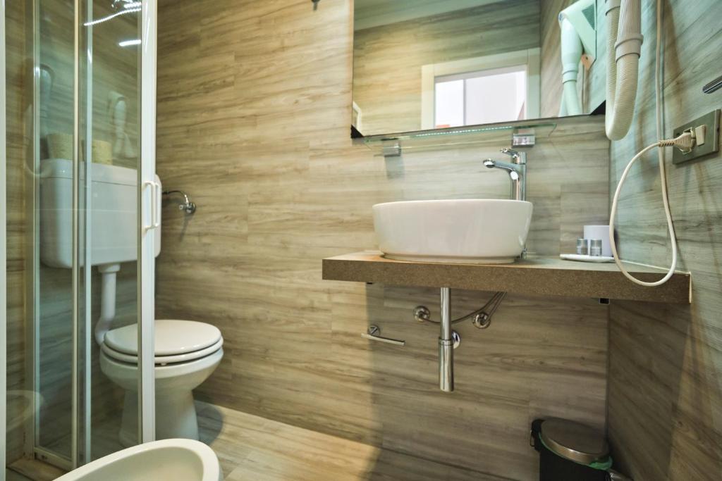 Koupelna v ubytování HOTEL VITTORIA