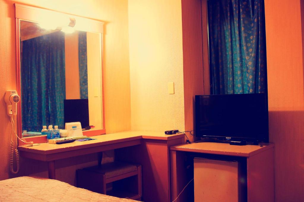 TV a/nebo společenská místnost v ubytování Li Duo Hotel