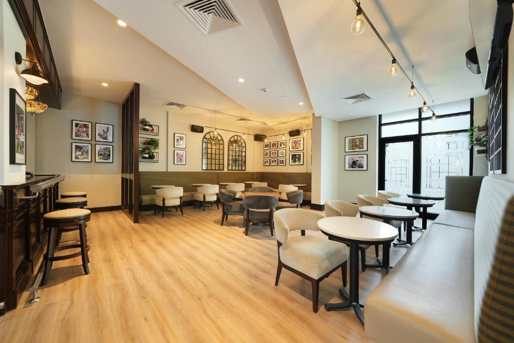 Arabian Park Dubai, an Edge by Rotana Hotelにあるシーティングエリア