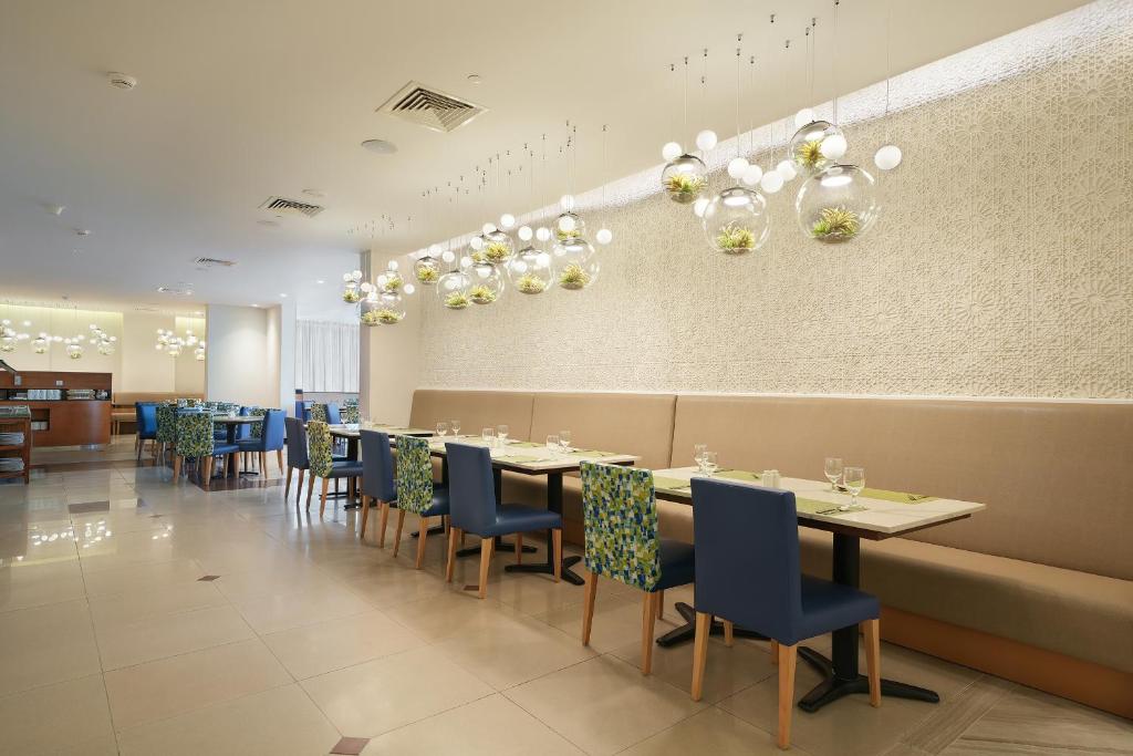 Arabian Park Dubai, an Edge by Rotana Hotelにあるシーティングエリア