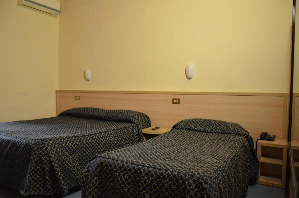 Postel nebo postele na pokoji v ubytování Hotel Nizza