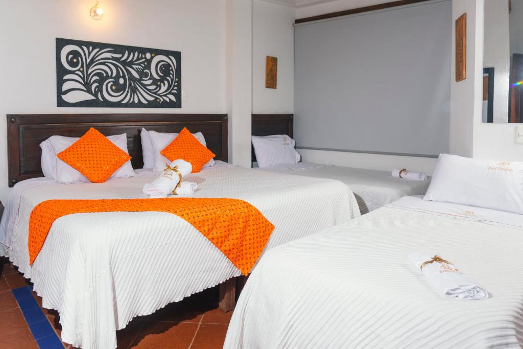 Postel nebo postele na pokoji v ubytování Hotel Cemandy by MA