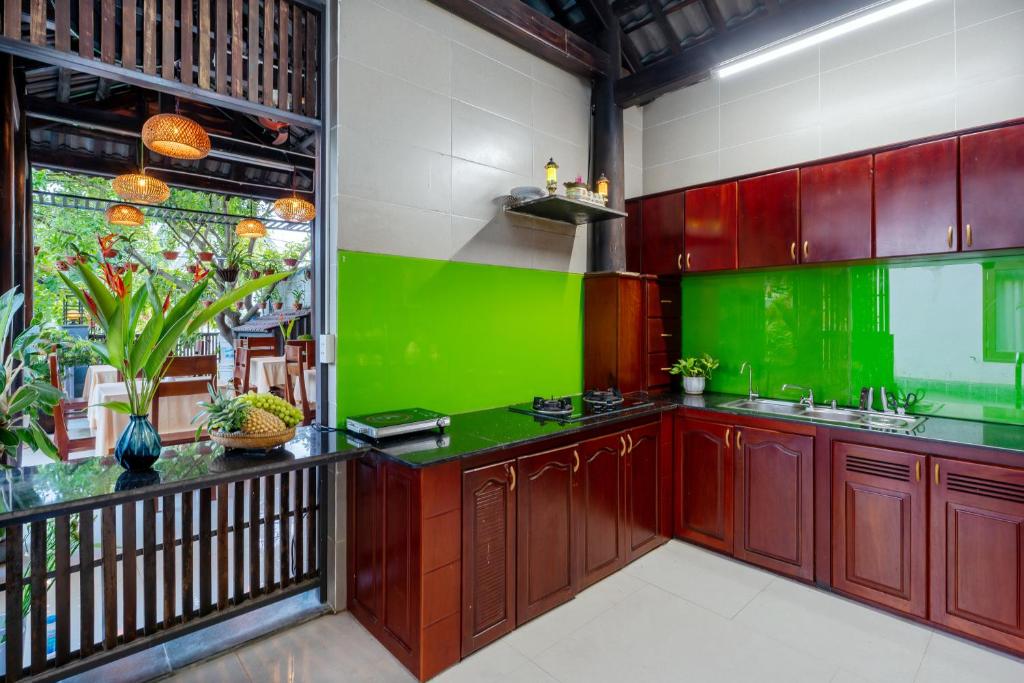 Kuchyň nebo kuchyňský kout v ubytování Sands River Hoi An Villa