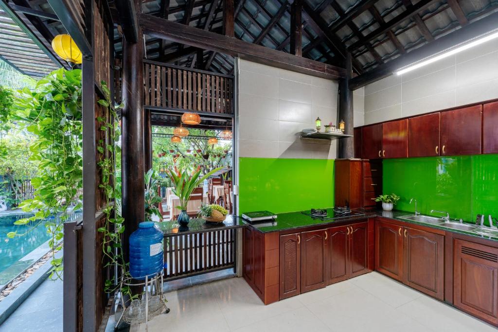 Kuchyň nebo kuchyňský kout v ubytování Sands River Hoi An Villa