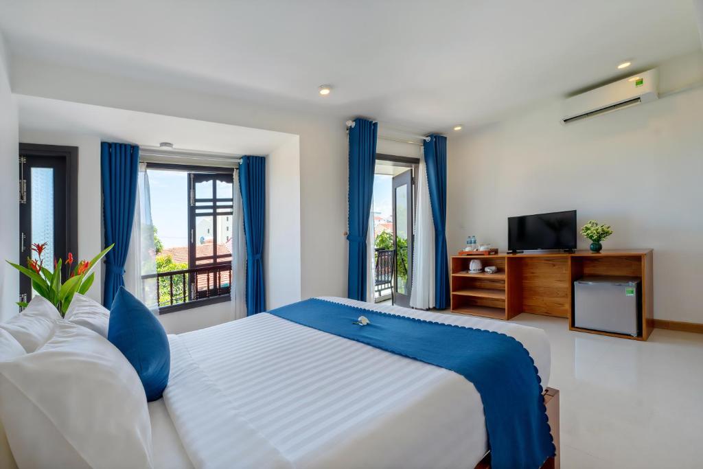 Postel nebo postele na pokoji v ubytování Sands River Hoi An Villa