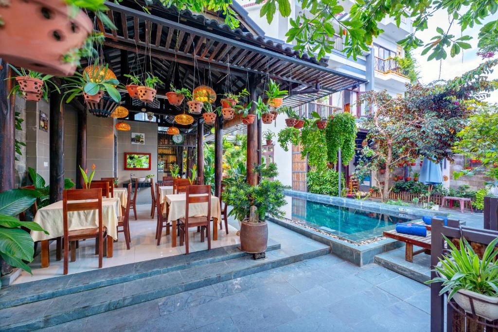 Bazén v ubytování Sands River Hoi An Villa nebo v jeho okolí