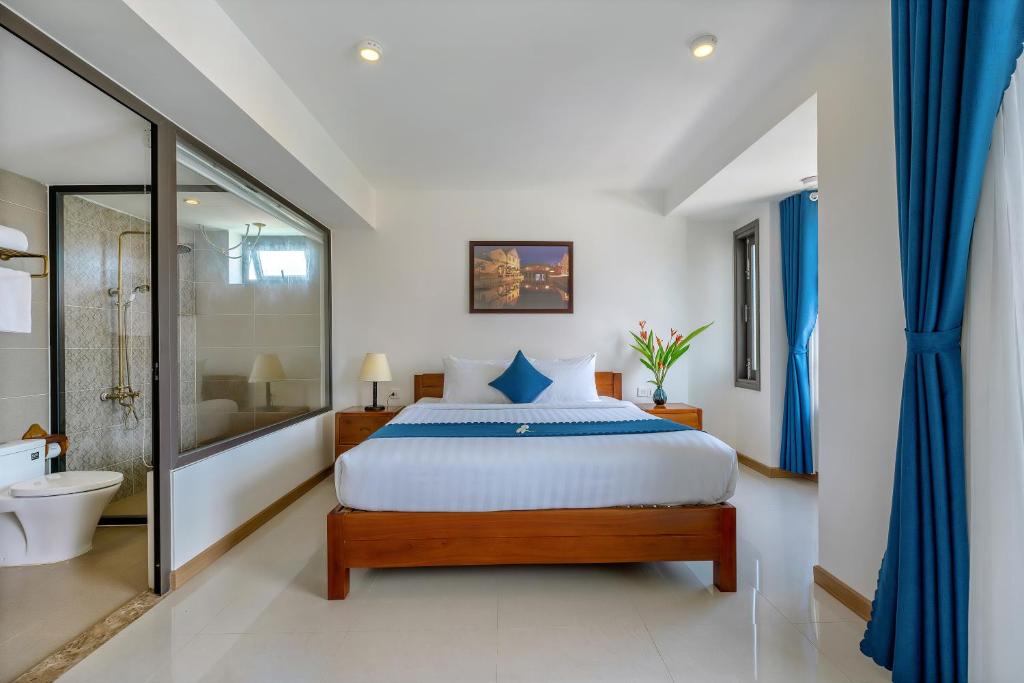 Postel nebo postele na pokoji v ubytování Sands River Hoi An Villa