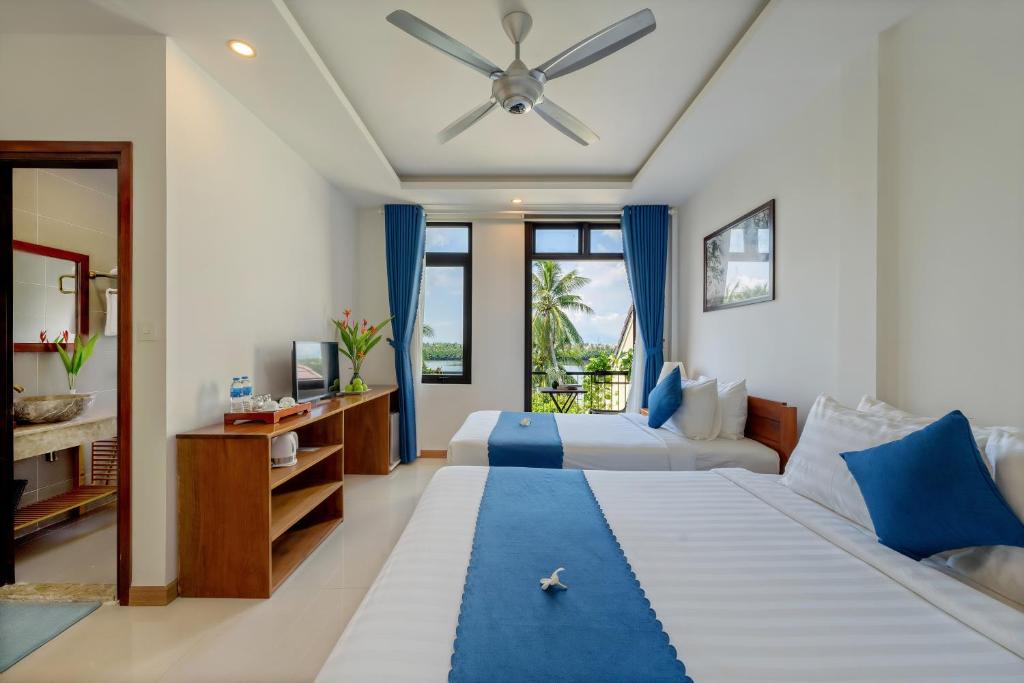 Postel nebo postele na pokoji v ubytování Sands River Hoi An Villa