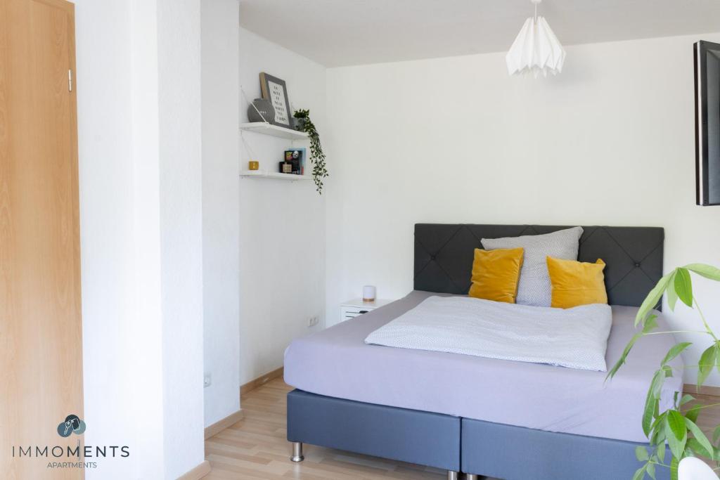 Postel nebo postele na pokoji v ubytování Appartement mit Netflix, Boxspringbett & Terrasse WE 17