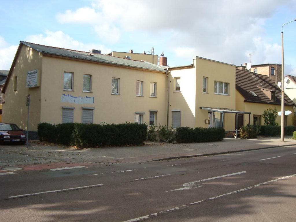 a building on the side of a street at Trothaer Eck in Kröllwitz