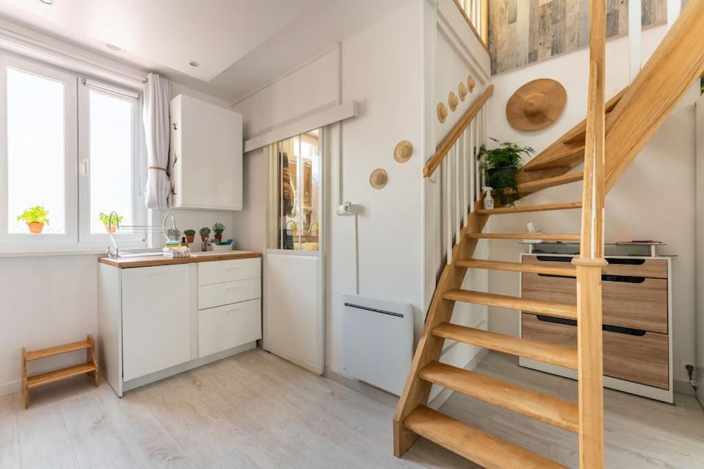 Kuchyňa alebo kuchynka v ubytovaní Casa Inca Calais - Duplex Soleil Latino - Parking Free, Station