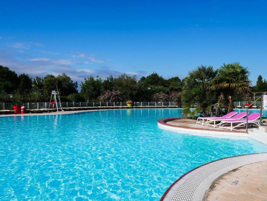 Fotografia z galérie ubytovania Spacieux Mobilhome 843 6-8pers de 45m² dans Camping 4* v destinácii Gastes