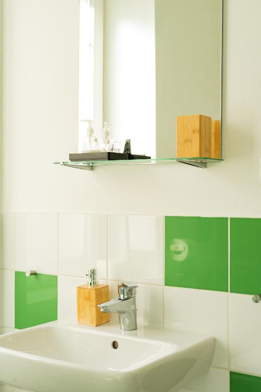 A bathroom at Colors Apartment