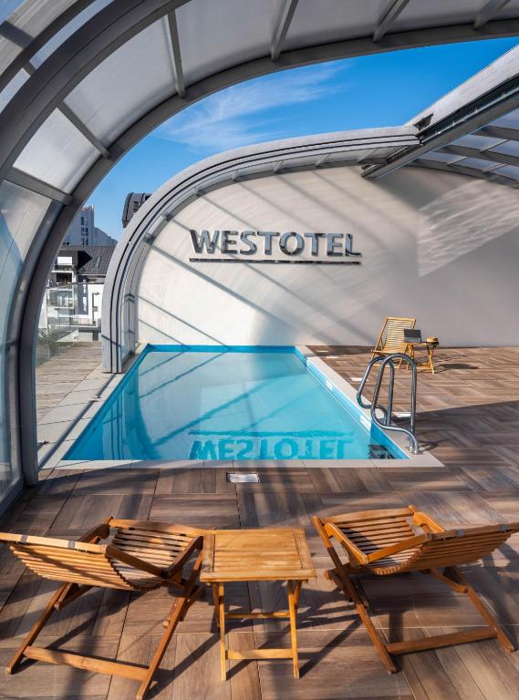 a pool on the deck of a yacht at Westotel Le Pouliguen in Le Pouliguen