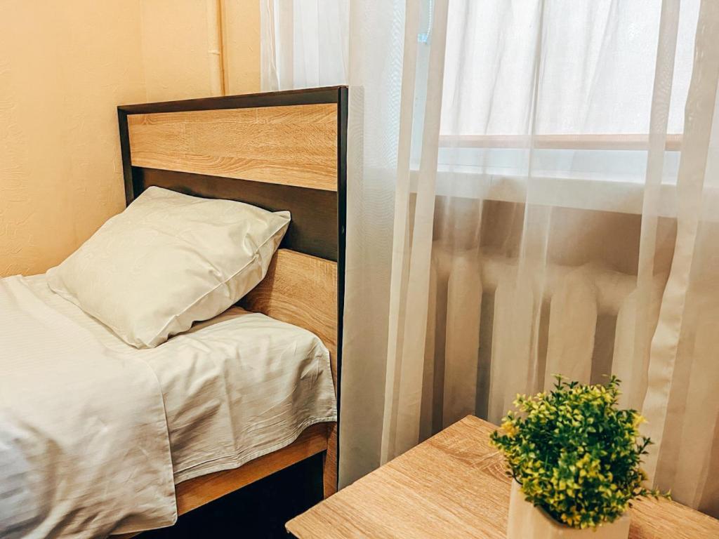 Postel nebo postele na pokoji v ubytování Guest House near Railway Station