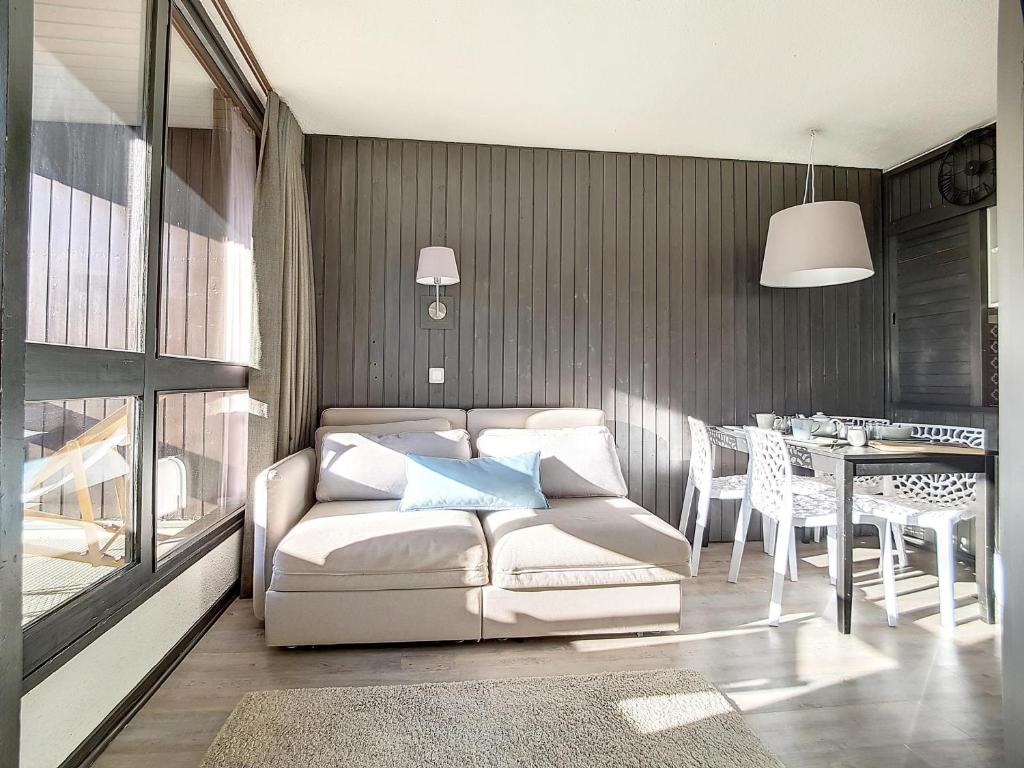Appartement rénové 2 pièces, balcon, proche pistes - FR-1-344-927
