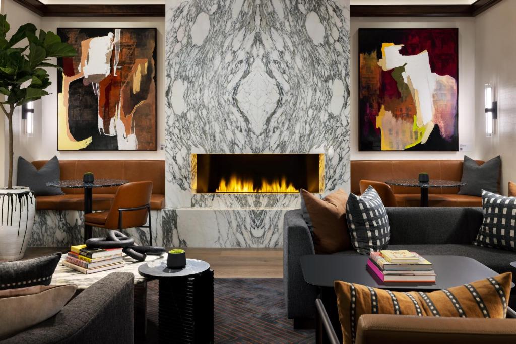 a living room with couches and a fireplace at Hyatt Regency San Francisco Downtown SOMA in San Francisco