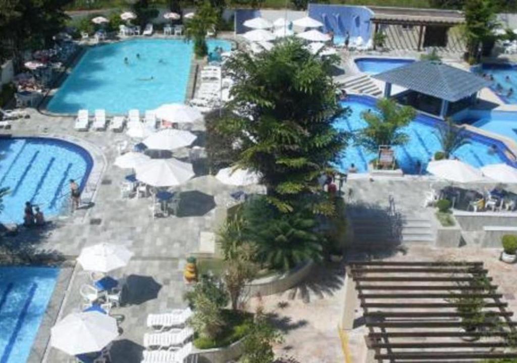 A piscina localizada em Eldorado Thermas Park Caldas Novas ou nos arredores