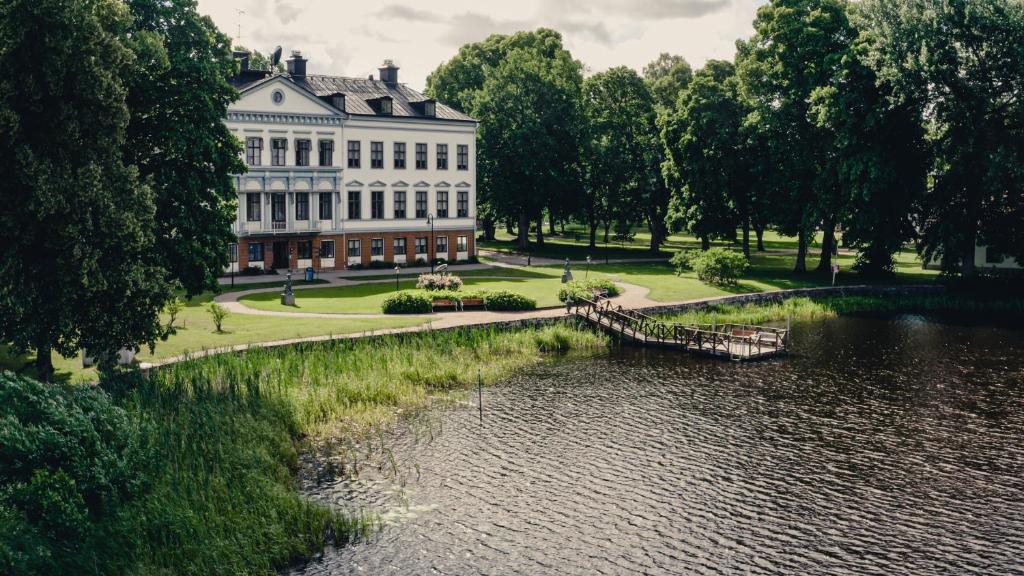 Beachfront Gysinge Herrgård - Housity