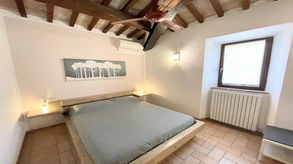 Zdjęcie z galerii obiektu Spello By The Pool - Sleeps 11 - fabulous villa pool All exclusively yours w mieście Limiti