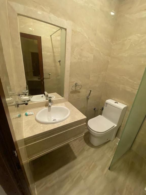 Koupelna v ubytování شاليهات ركـــام Recam For Holiday
